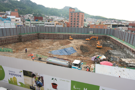 주-상-관_복합건물_신축_공사중_(2011년).png