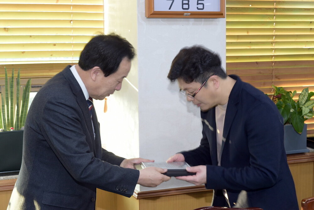 박홍률 목포시장 표창패 전달.