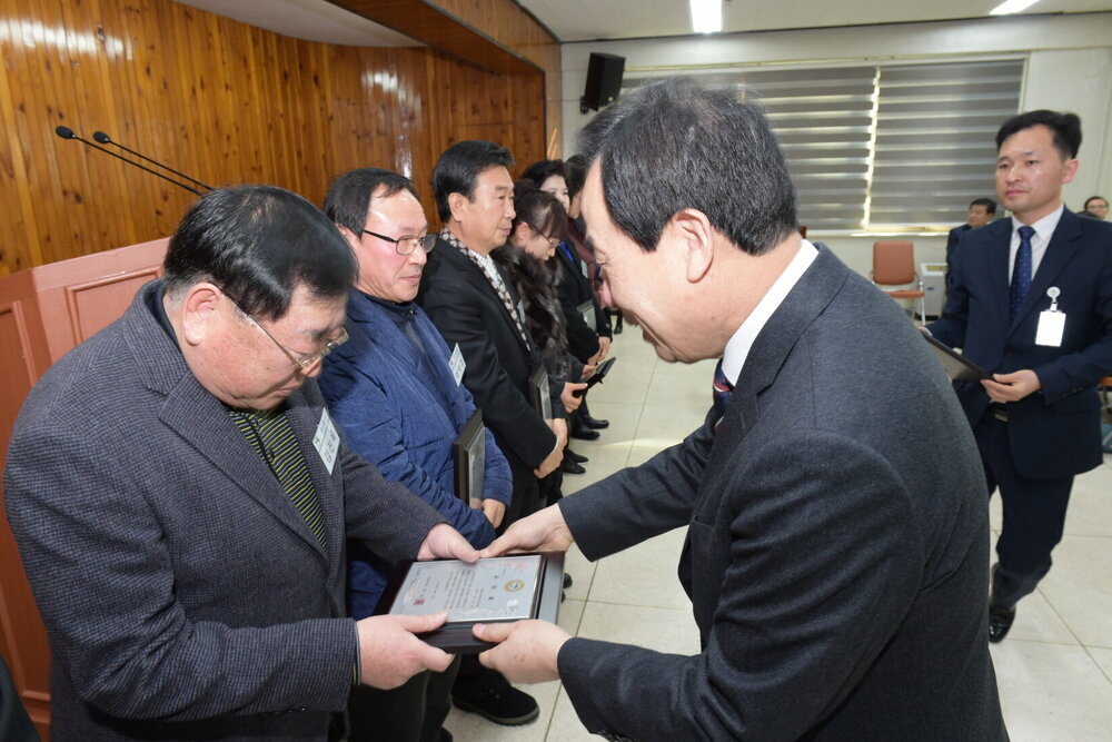 박홍률 목포시장 표창패 전달.