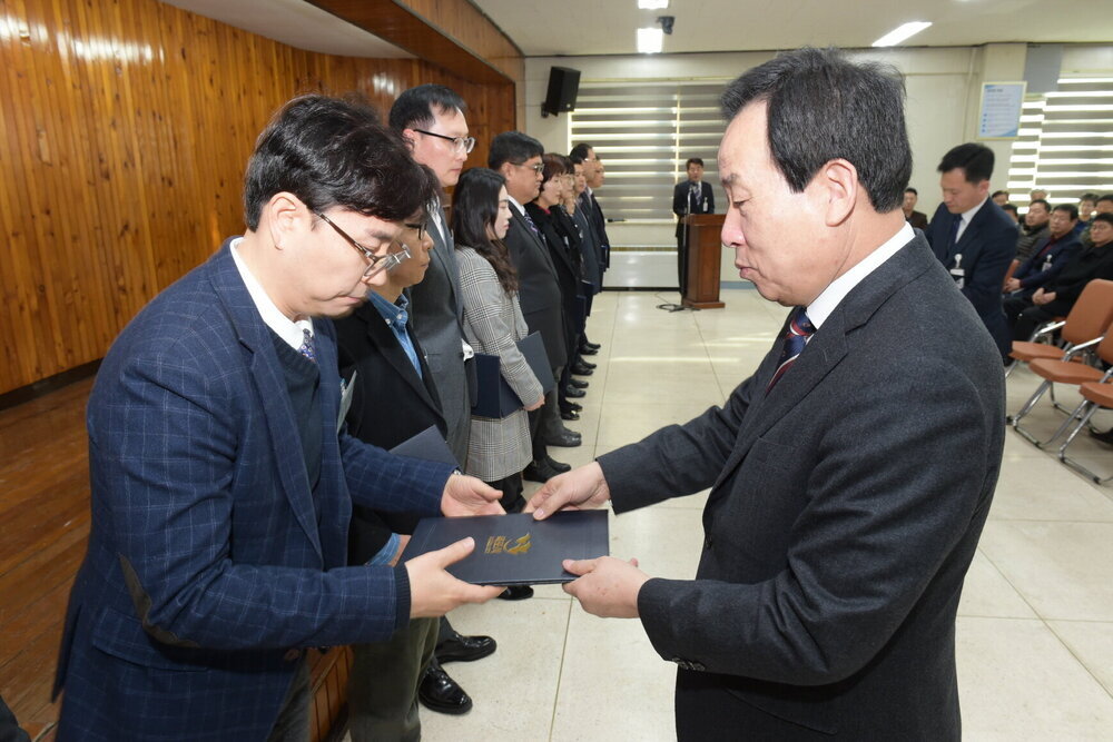 박홍률 목포시장 표창장 전달.