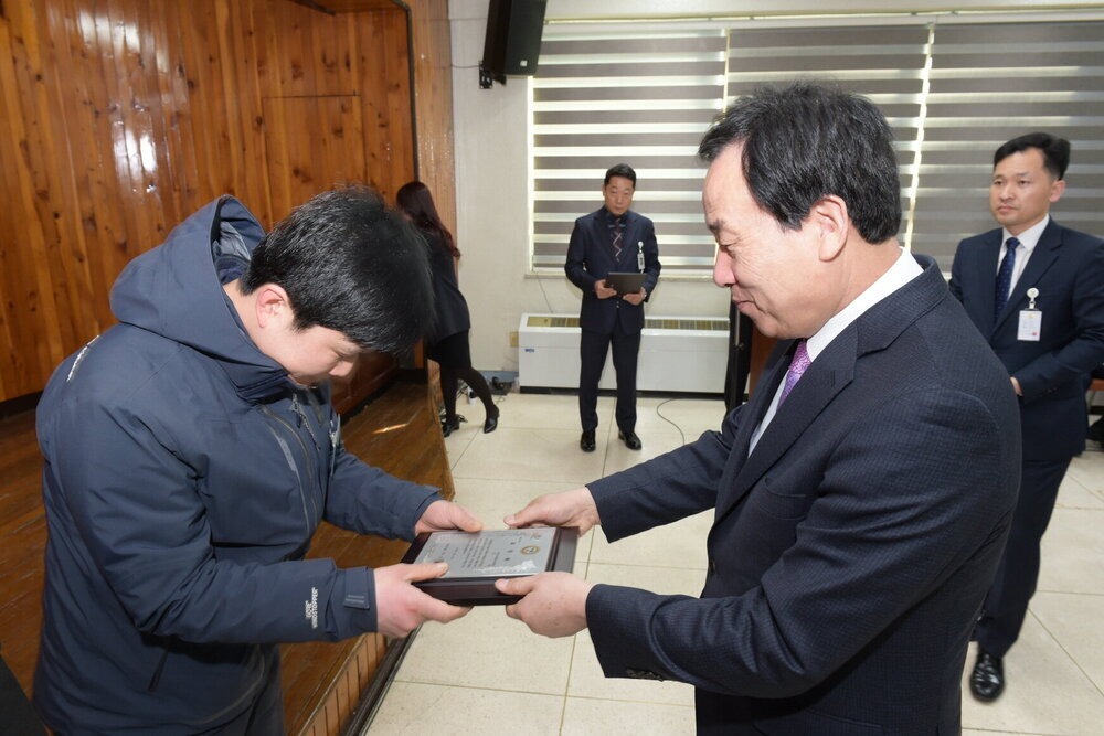 박홍률 목포시장 시정유공자 시상.