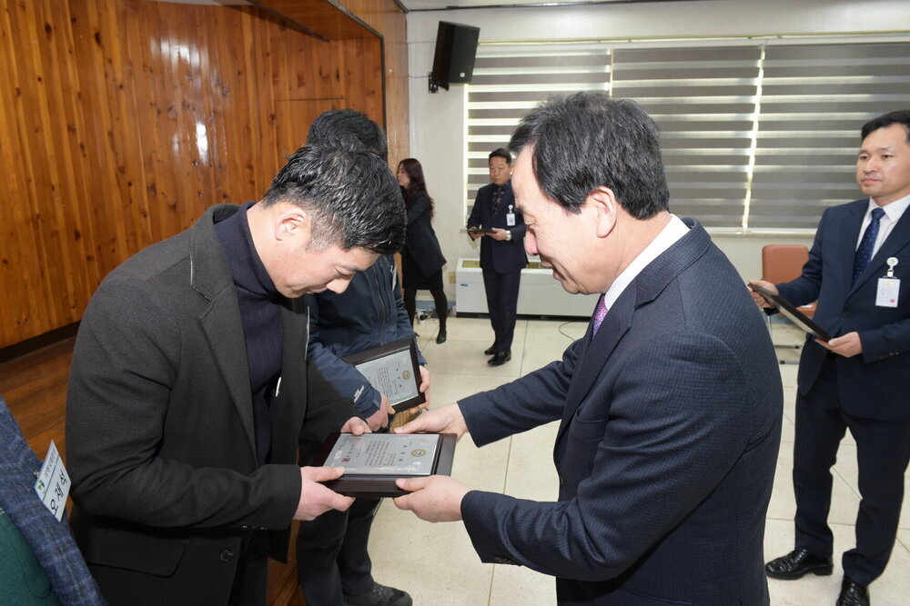 박홍률 목포시장 시정유공자 시상.