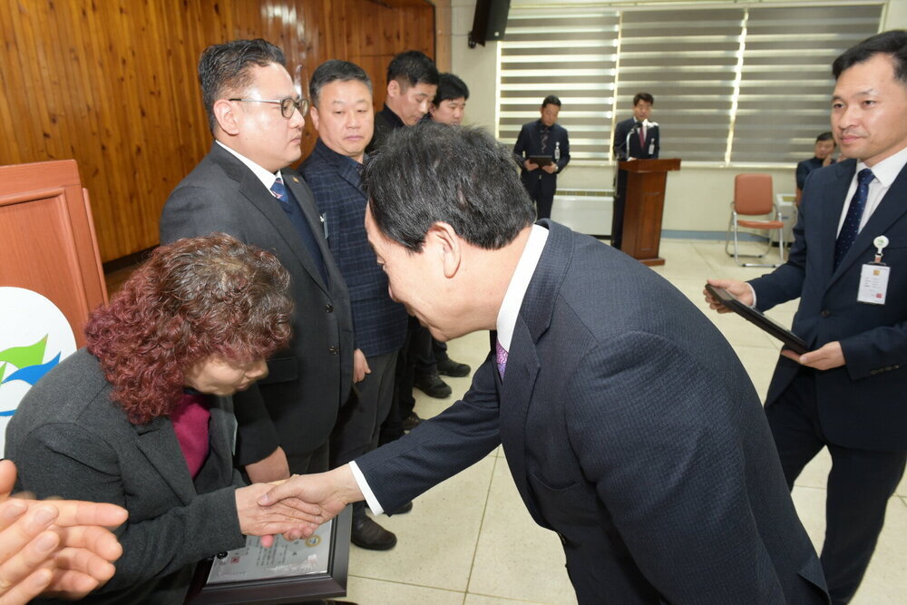 박홍률 목포시장 시정유공자 시상.