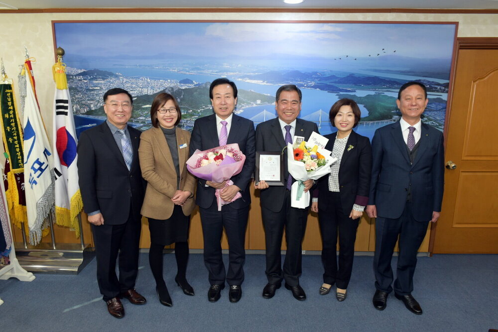 박홍률 목포시장 표창패전달.
