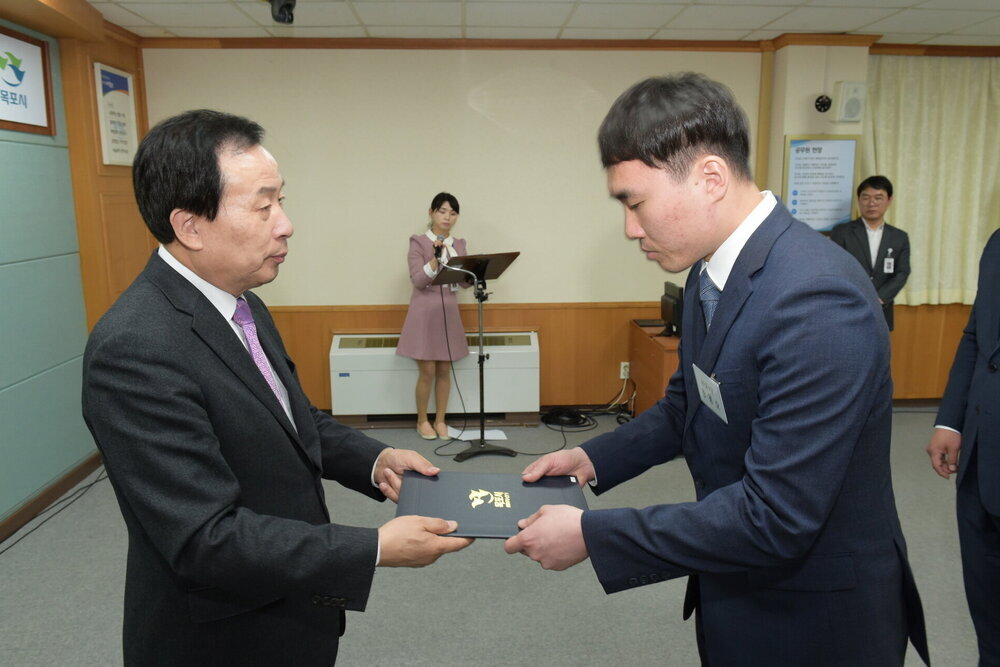 임용장 전달.
