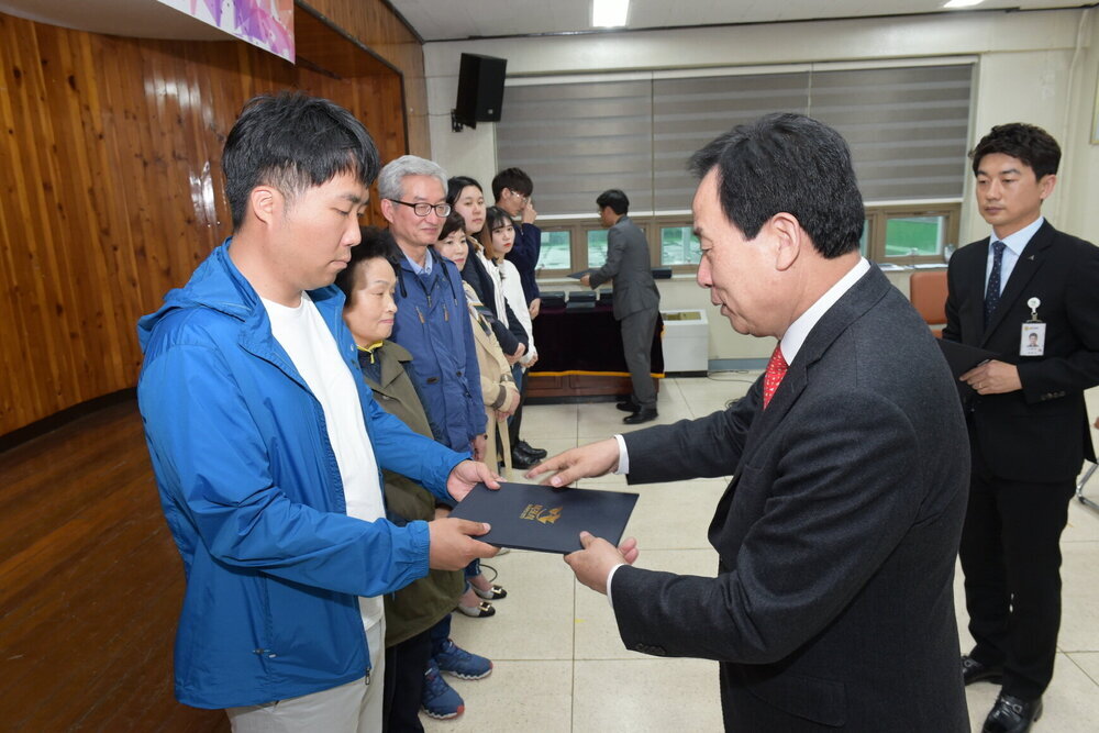 박홍률 목포시장 위촉장 수여.