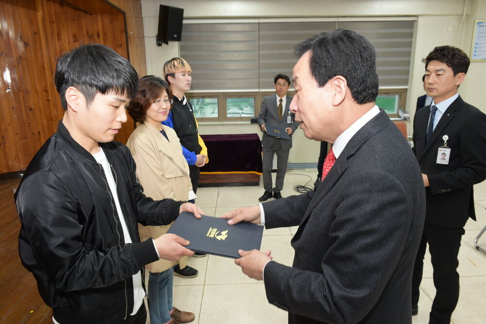 박홍률 목포시장 위촉장 수여.