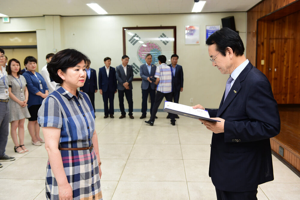  2019년도 하반기 4급이하 정기인사  임용장 교부