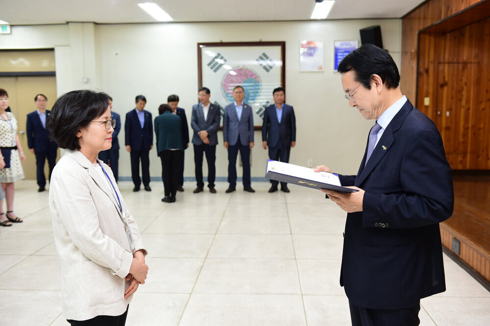  2019년도 하반기 4급이하 정기인사  임용장 교부